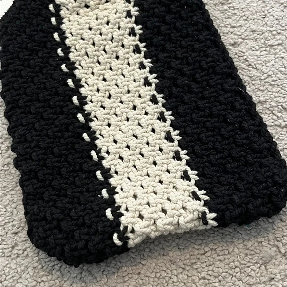 NWT Laude The Label Crochet Wooden Handle Bag - Picture 4 of 7